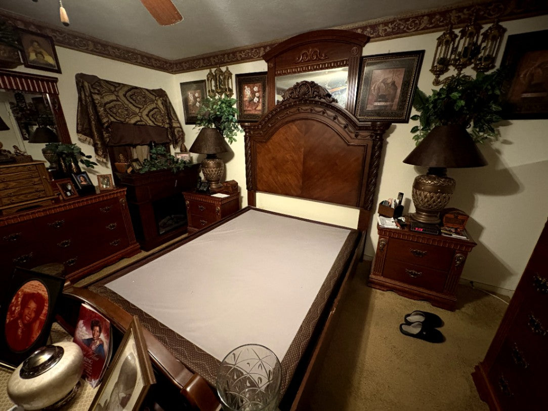 Traditional Bedroom Set