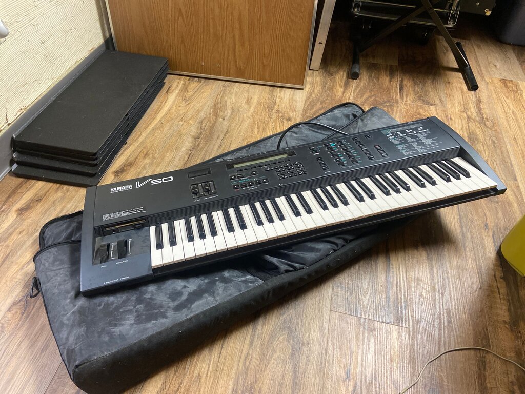 Yamaha V50 Synthesizer