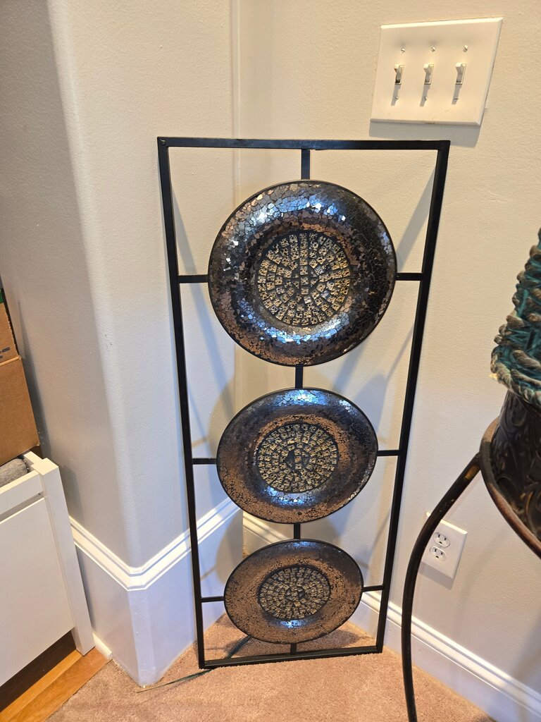 Decorative Wall-Mounted Plate Display
