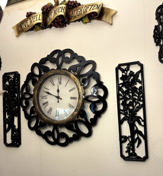 Vintage Wall Clock with Decorative Frame