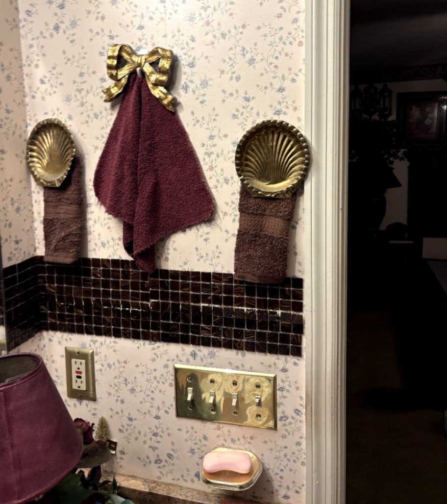 Vintage Shell Towel Holders with Bow