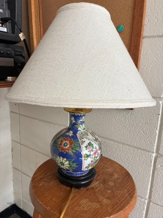 Vintage Floral Table Lamp