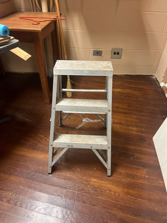 3-Tier Metal Step Stool