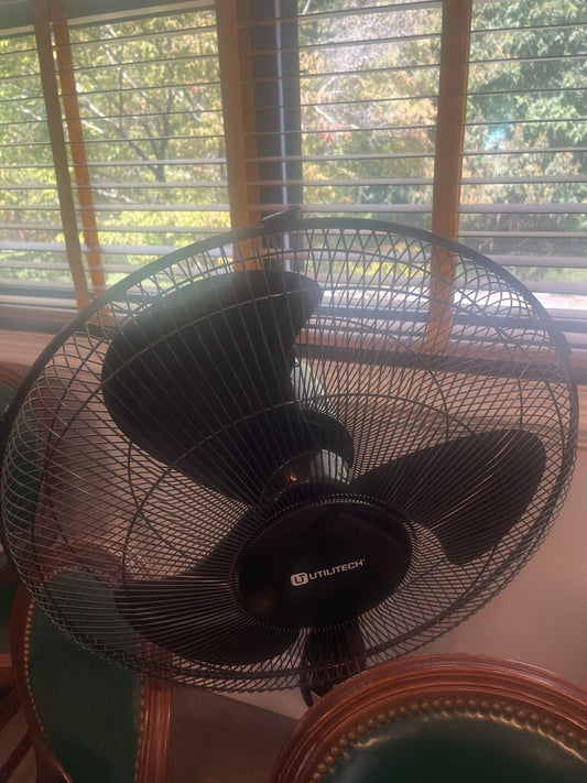 Utilitech 20" Black Table Fan