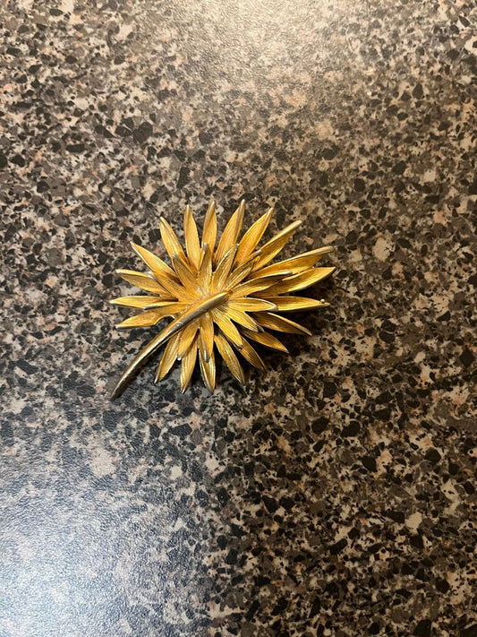Vintage Gold Tone Floral Brooch