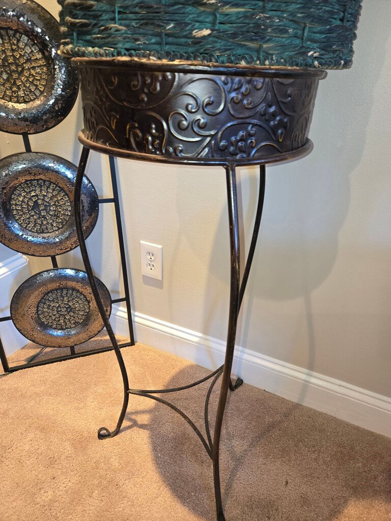 Decorative Plant Stand with Woven Basket