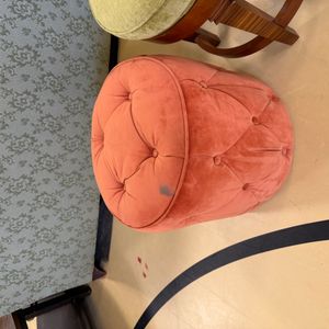 Tufted Round Ottoman Pouf